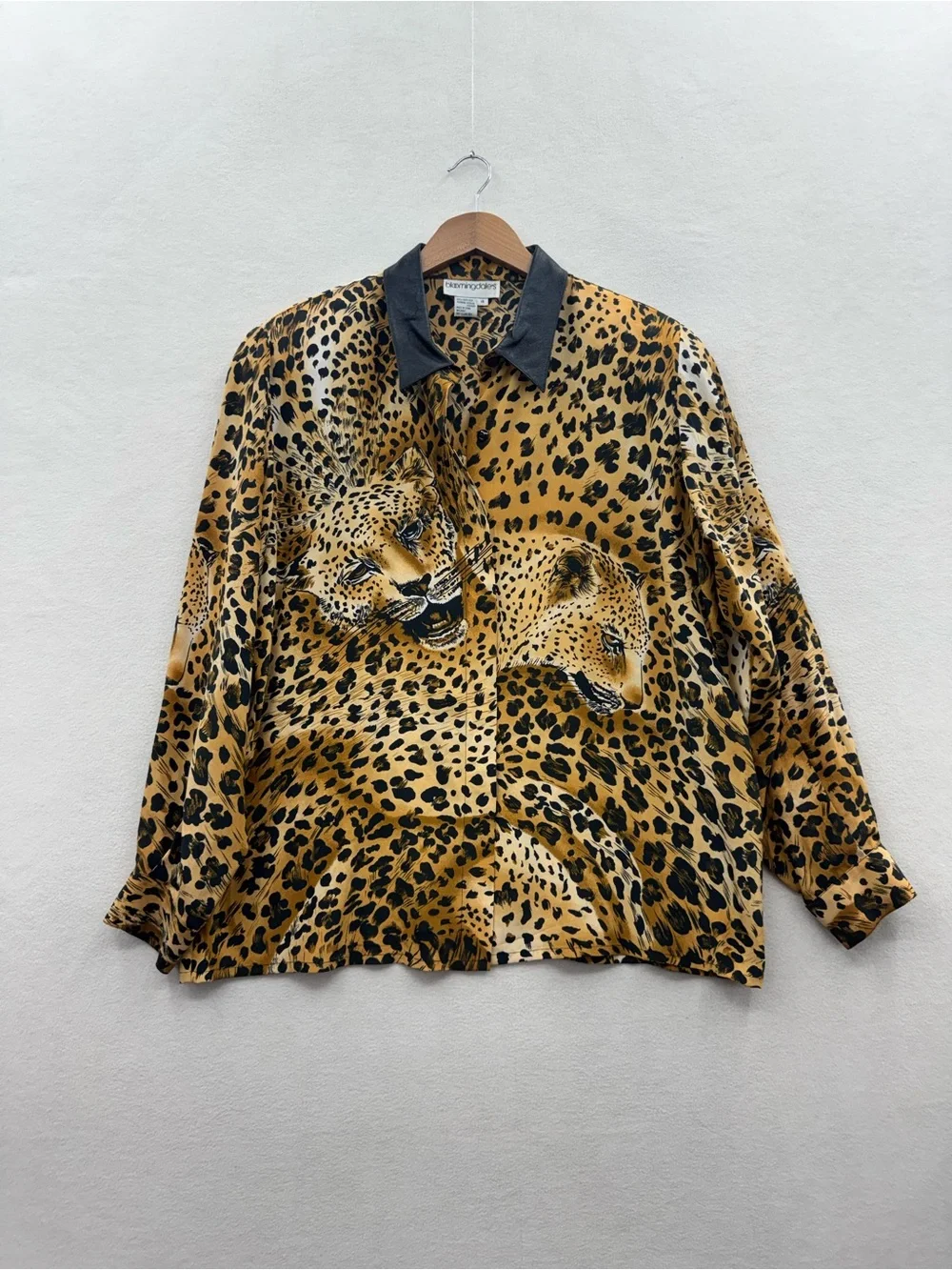 Vintage Bloomingdale’s Women’s 14 Silk 80s Cheetah Print Leather Collar Top